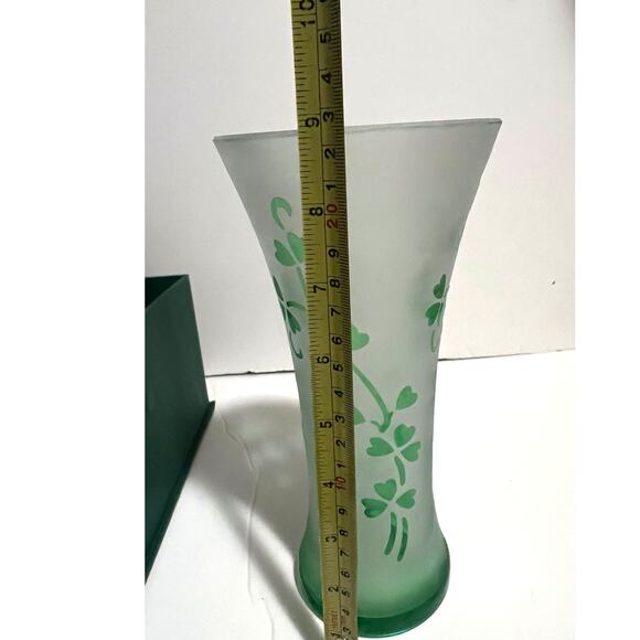 Vtg. Shamrock Glass Vase by The Bridgets of Erin, Inc. In Box - Picture 3 of 5